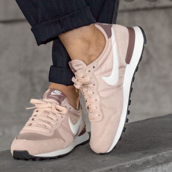 Nike Shoes - BNWT Nike Internationalist